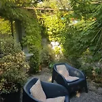 La Maison Sur La Colline לינה וארוחת בוקר 3*