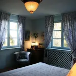 La Maison Sur La Colline לינה וארוחת בוקר