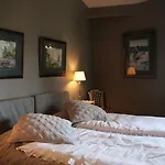 La Maison Sur La Colline לינה וארוחת בוקר 3*