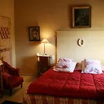 לינה וארוחת בוקר La Maison Sur La Colline קרקסון