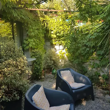 La Maison Sur La Colline Bed & Breakfast 3*