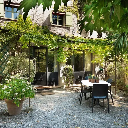 La Maison Sur La Colline לינה וארוחת בוקר קרקסון