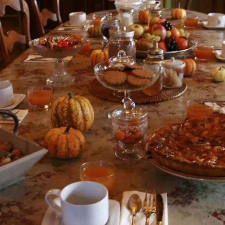 La Maison Sur La Colline Bed & Breakfast