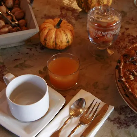 La Maison Sur La Colline Bed & Breakfast *