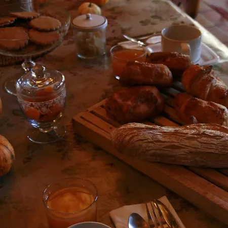 La Maison Sur La Colline Bed & Breakfast