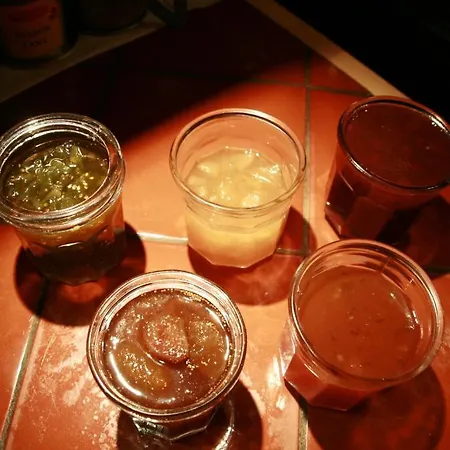 La Maison Sur La Colline Bed & Breakfast 3*