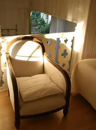La Maison Sur La Colline Bed & Breakfast *