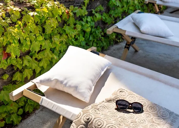 La Maison Sur La Colline Bed & Breakfast 3*