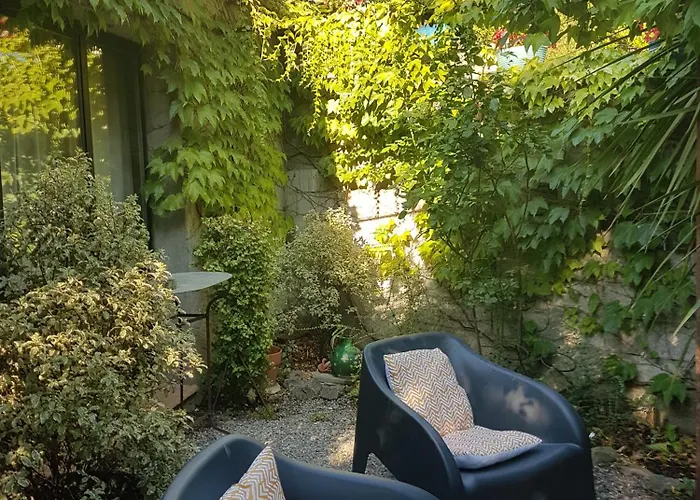 La Maison Sur La Colline Bed & Breakfast 3*