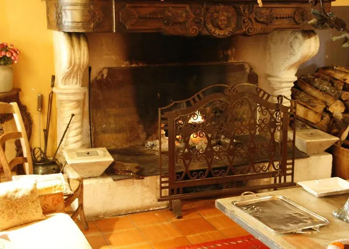 La Maison Sur La Colline Bed & Breakfast 3*