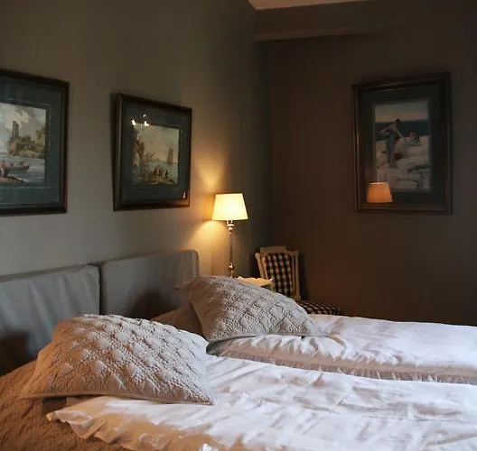 La Maison Sur La Colline Bed & Breakfast 3*